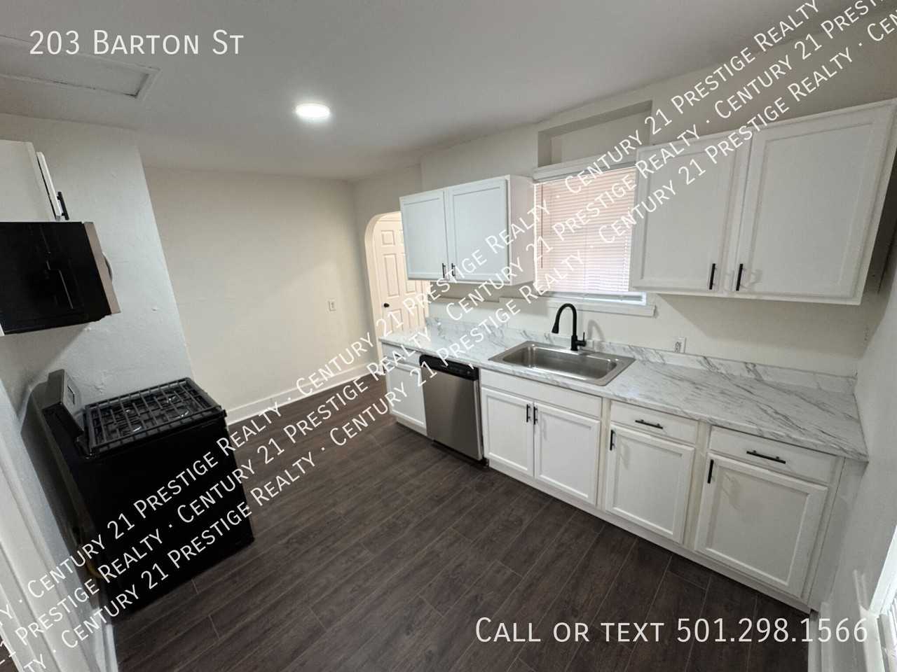 203 Barton St - Photo 3 of 13