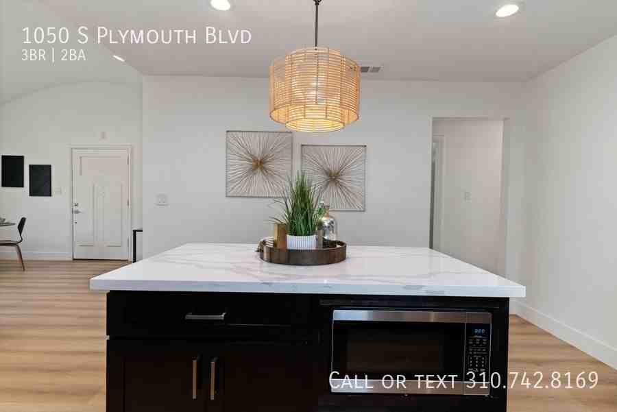 1050 S Plymouth Blvd - Photo 5 of 31