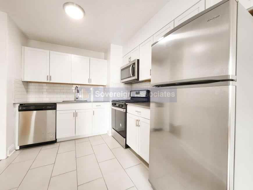 3333 Broadway - Photo 4 of 10