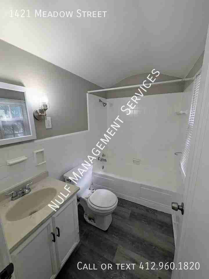 1421 Meadow St - Photo 3 of 9