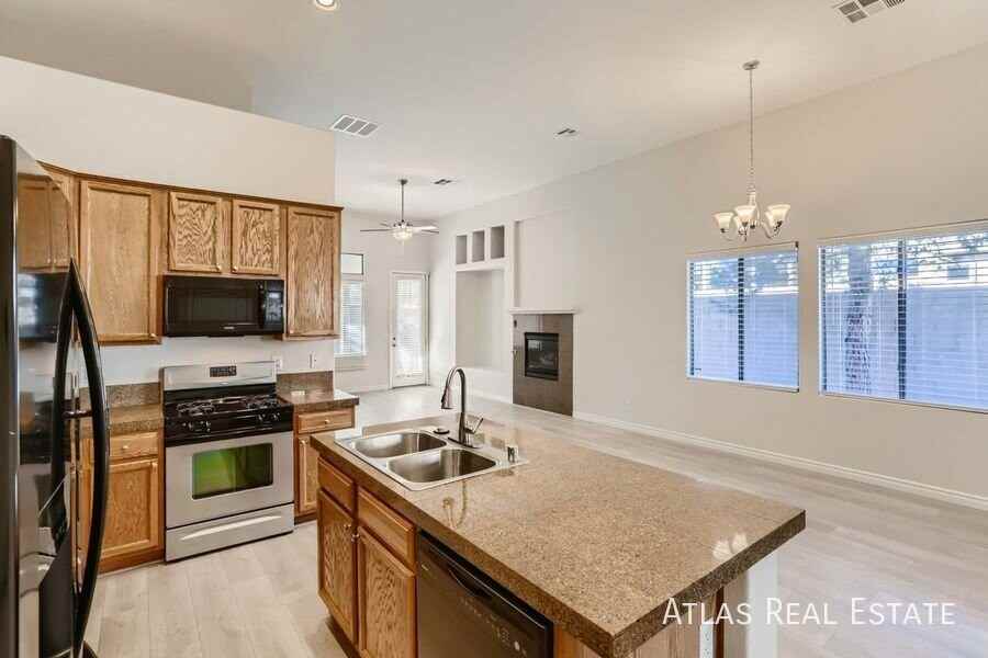 9121 Little Horse Ave - Photo 2 of 17