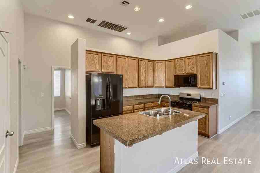 9121 Little Horse Ave - Photo 3 of 17