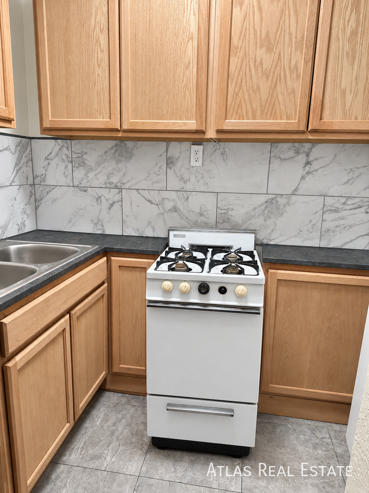 1560 N Gilpin St #7 - Photo 3 of 10