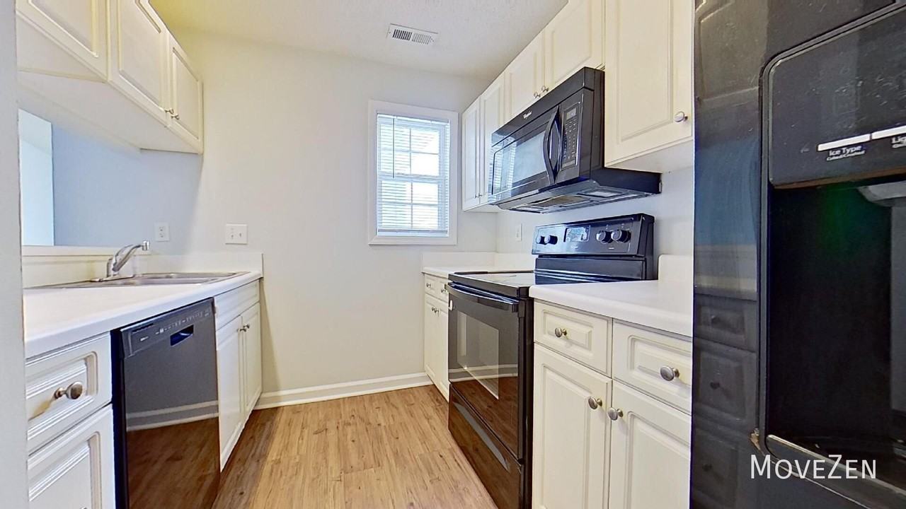 713 Clearwater Ct - Photo 2 of 33