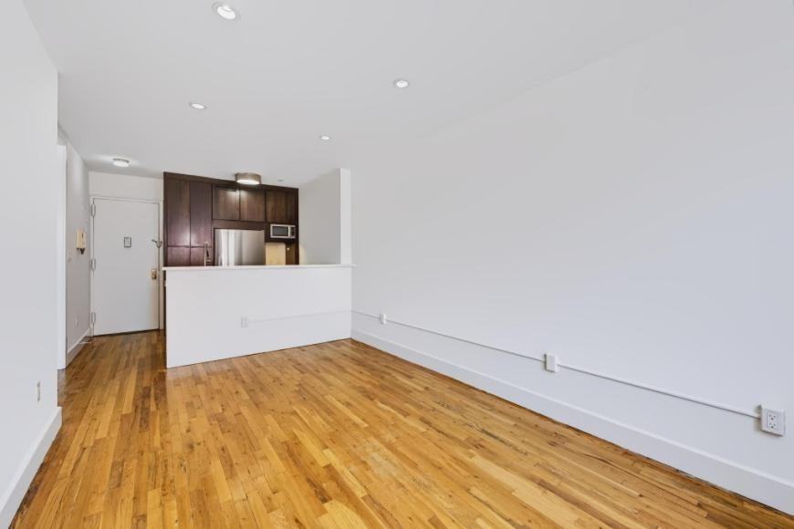 156 Prince St - Photo 3 of 10