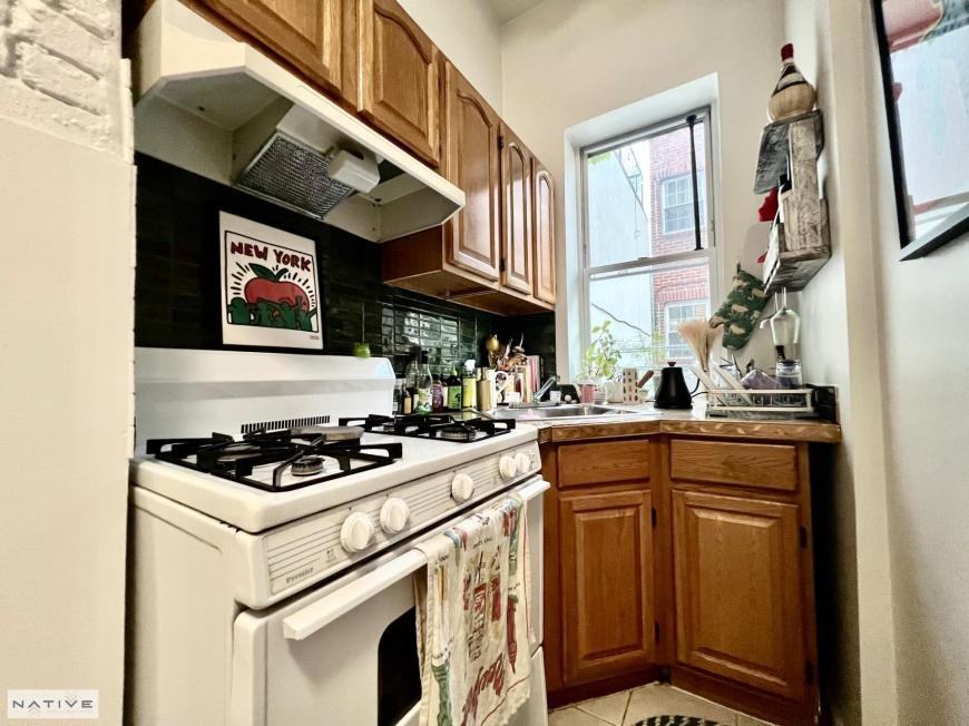 165 India St - Photo 4 of 8