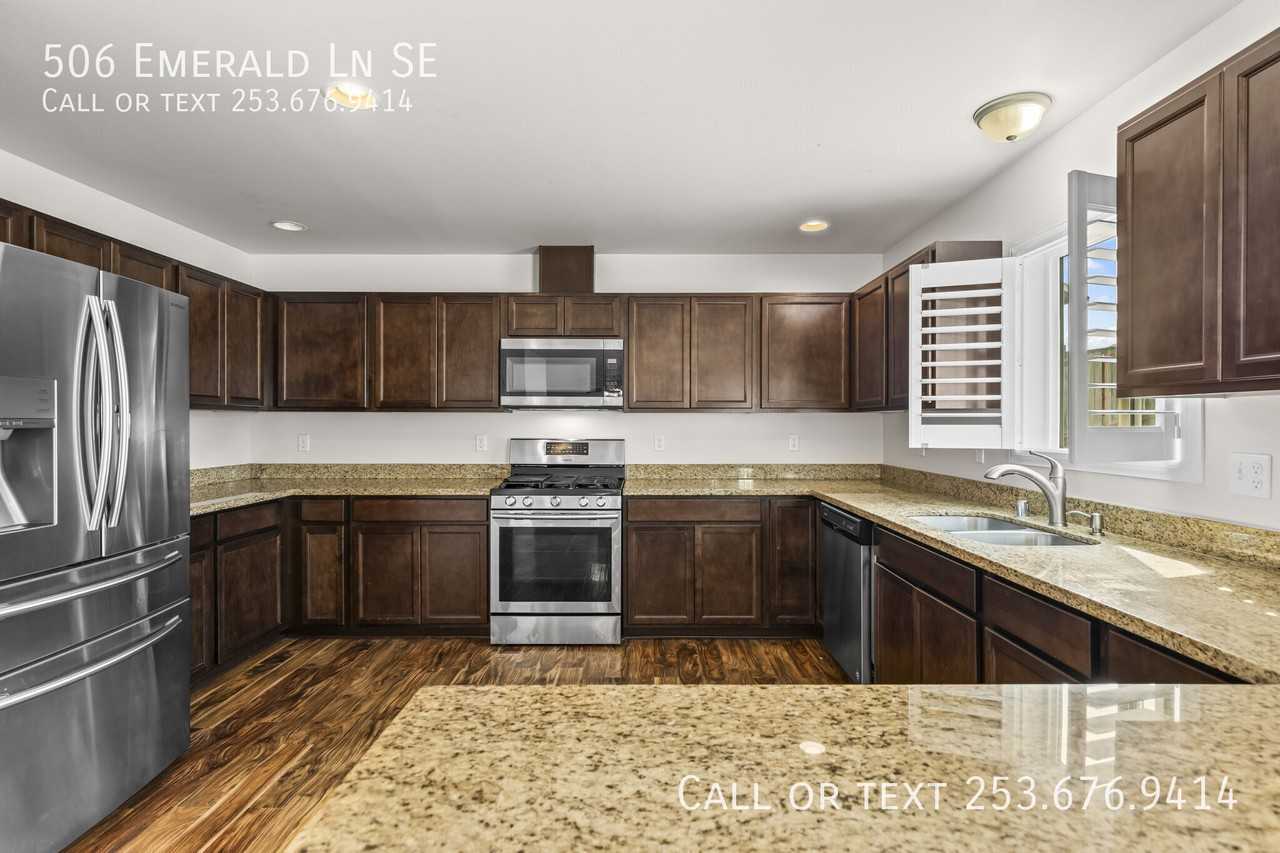 506 Emerald Ln Se - Photo 2 of 25