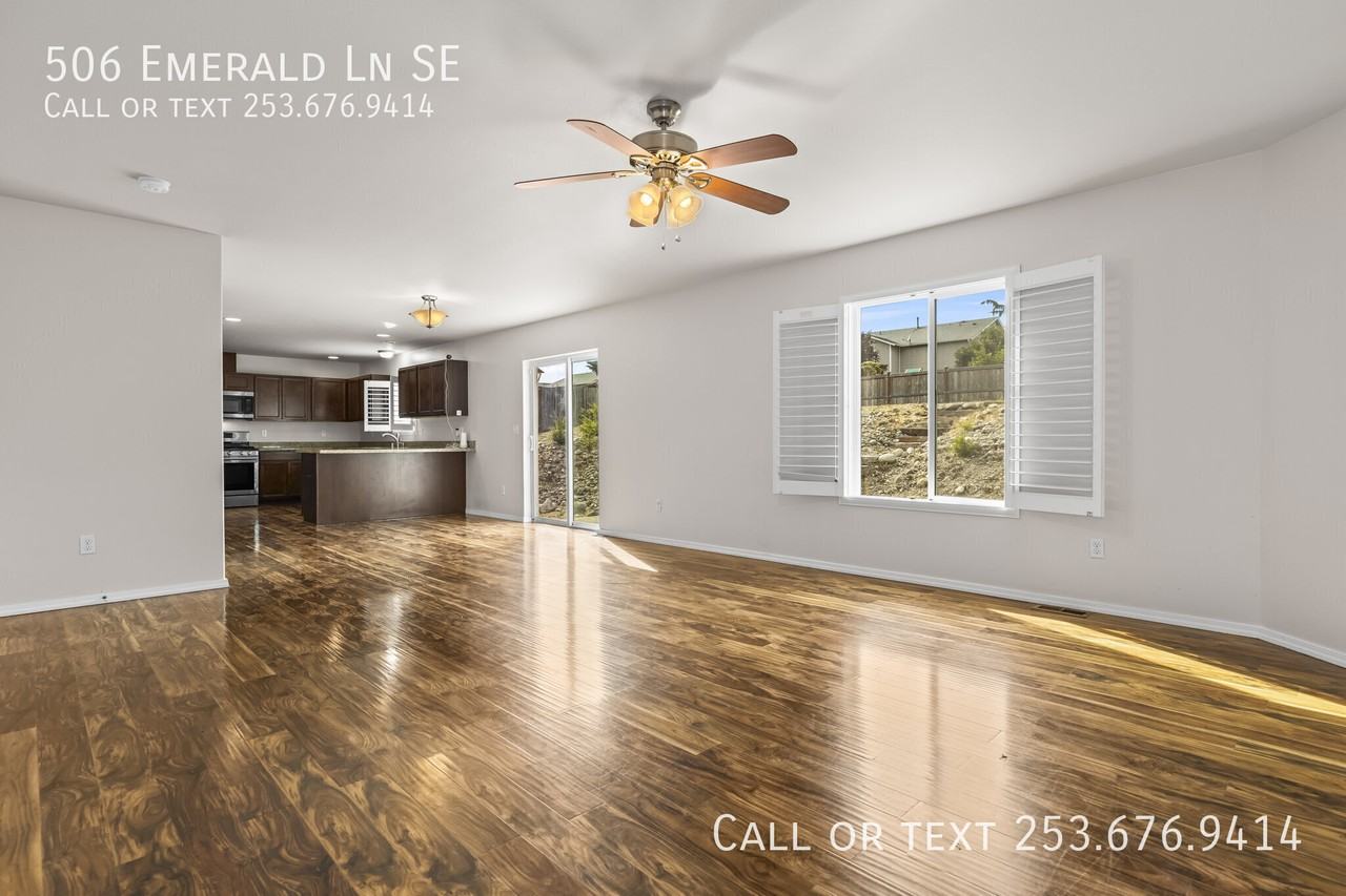 506 Emerald Ln Se - Photo 4 of 25