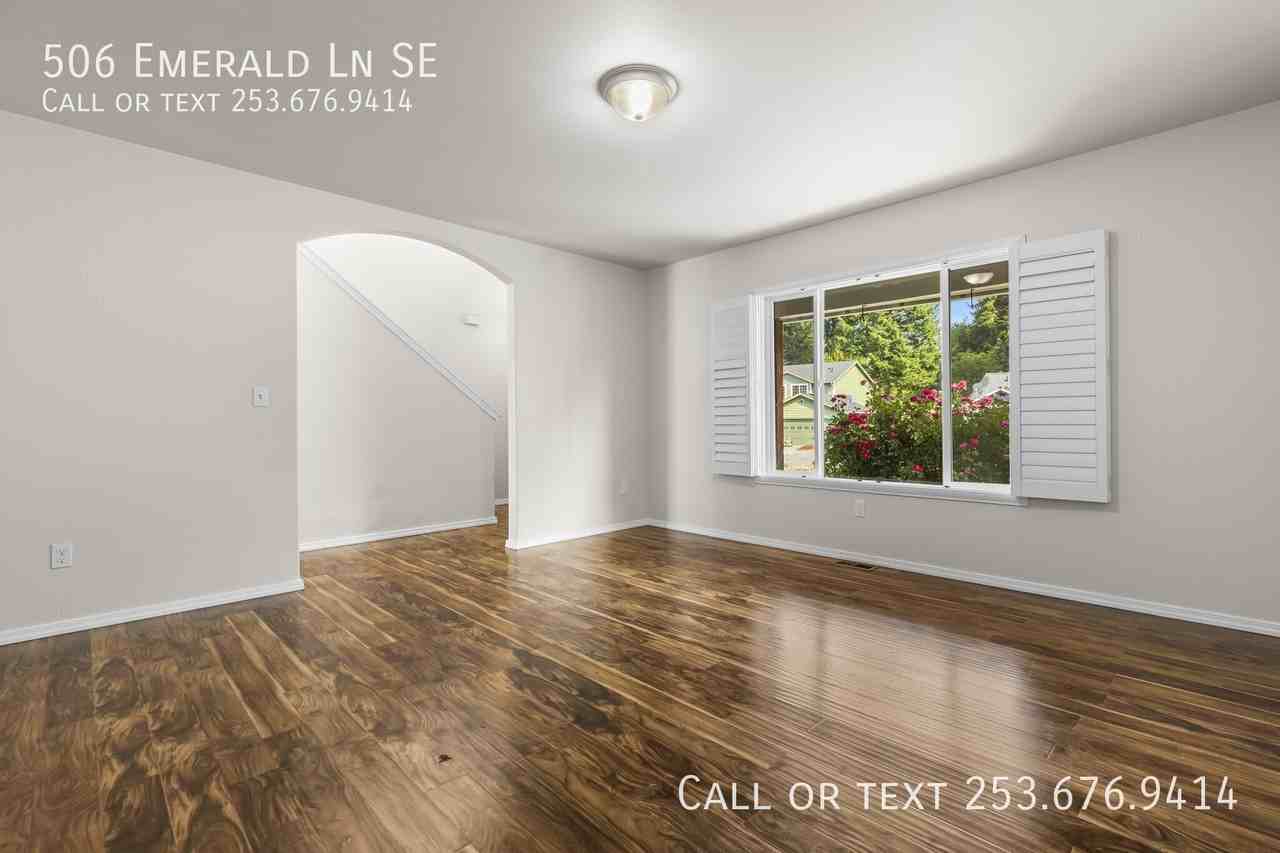 506 Emerald Ln Se - Photo 5 of 25