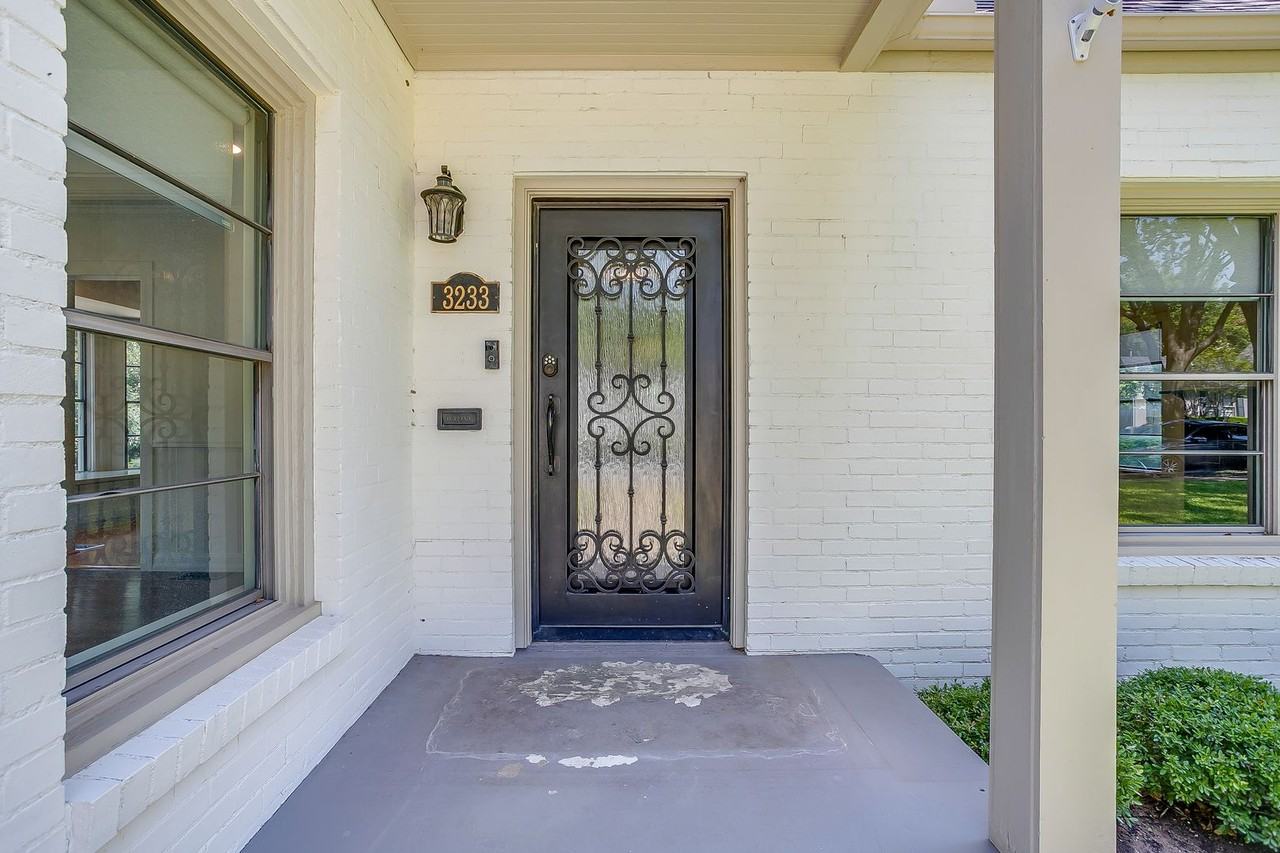 3233 Greene Ave - Photo 4 of 35
