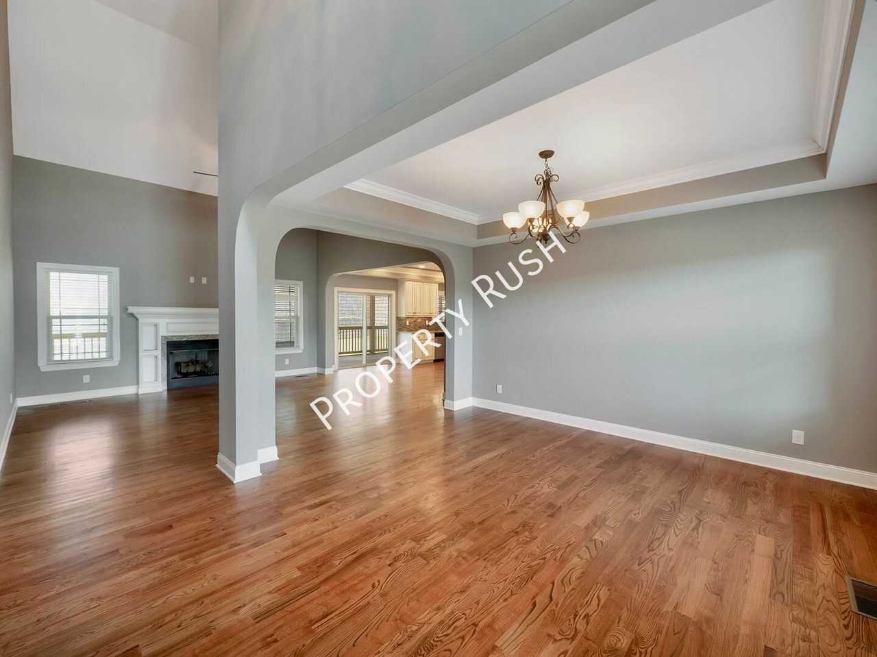 7962 Burgundy Cir - Photo 4 of 38