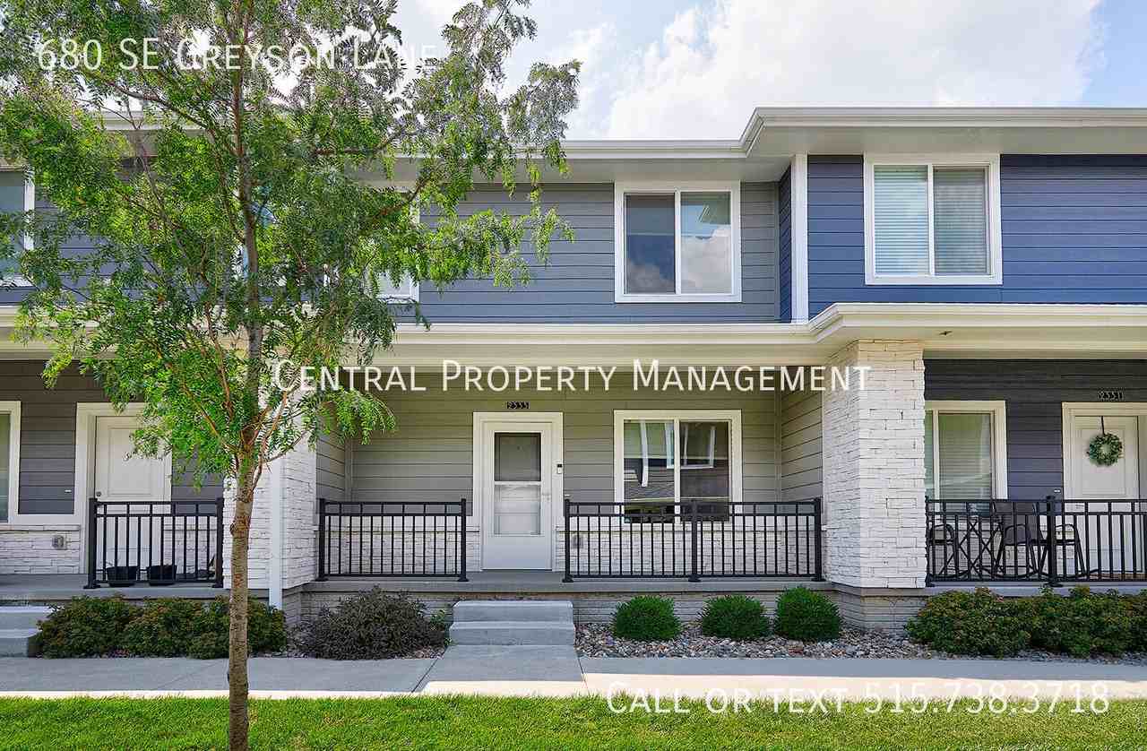 680 Se Greyson Ln - Photo 2 of 25