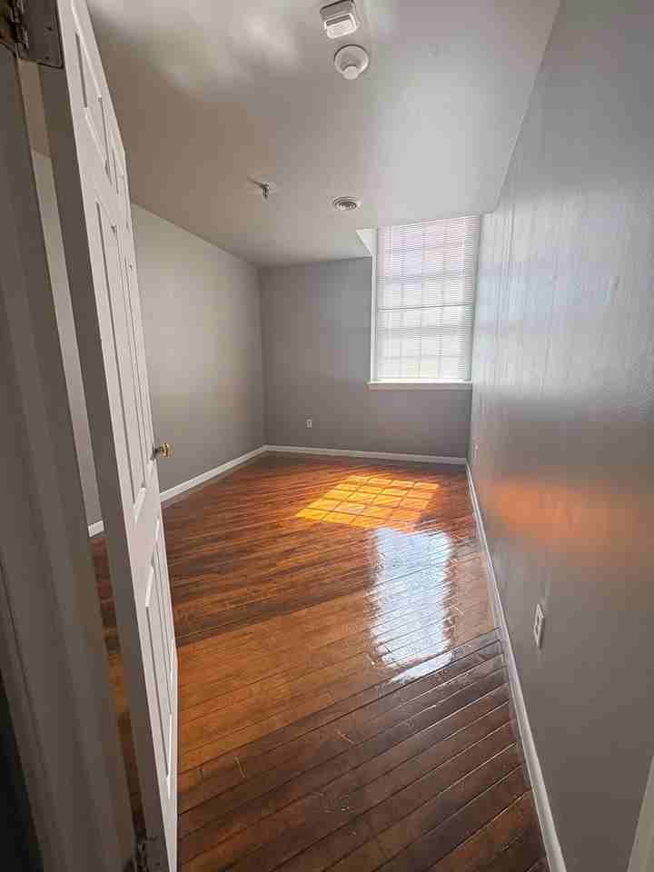 555 Pearl St #302 - Photo 4 of 7