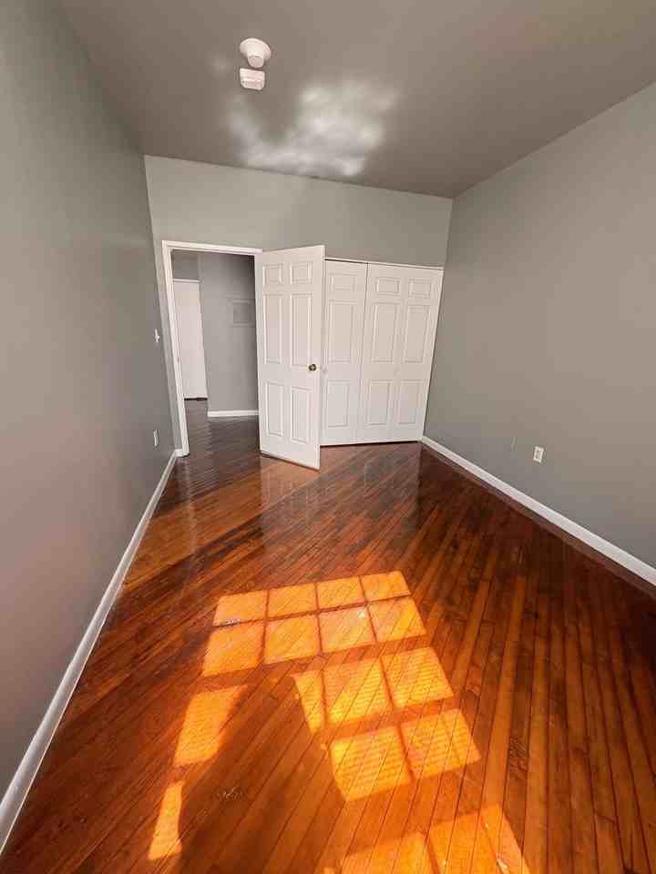 555 Pearl St #302 - Photo 5 of 7