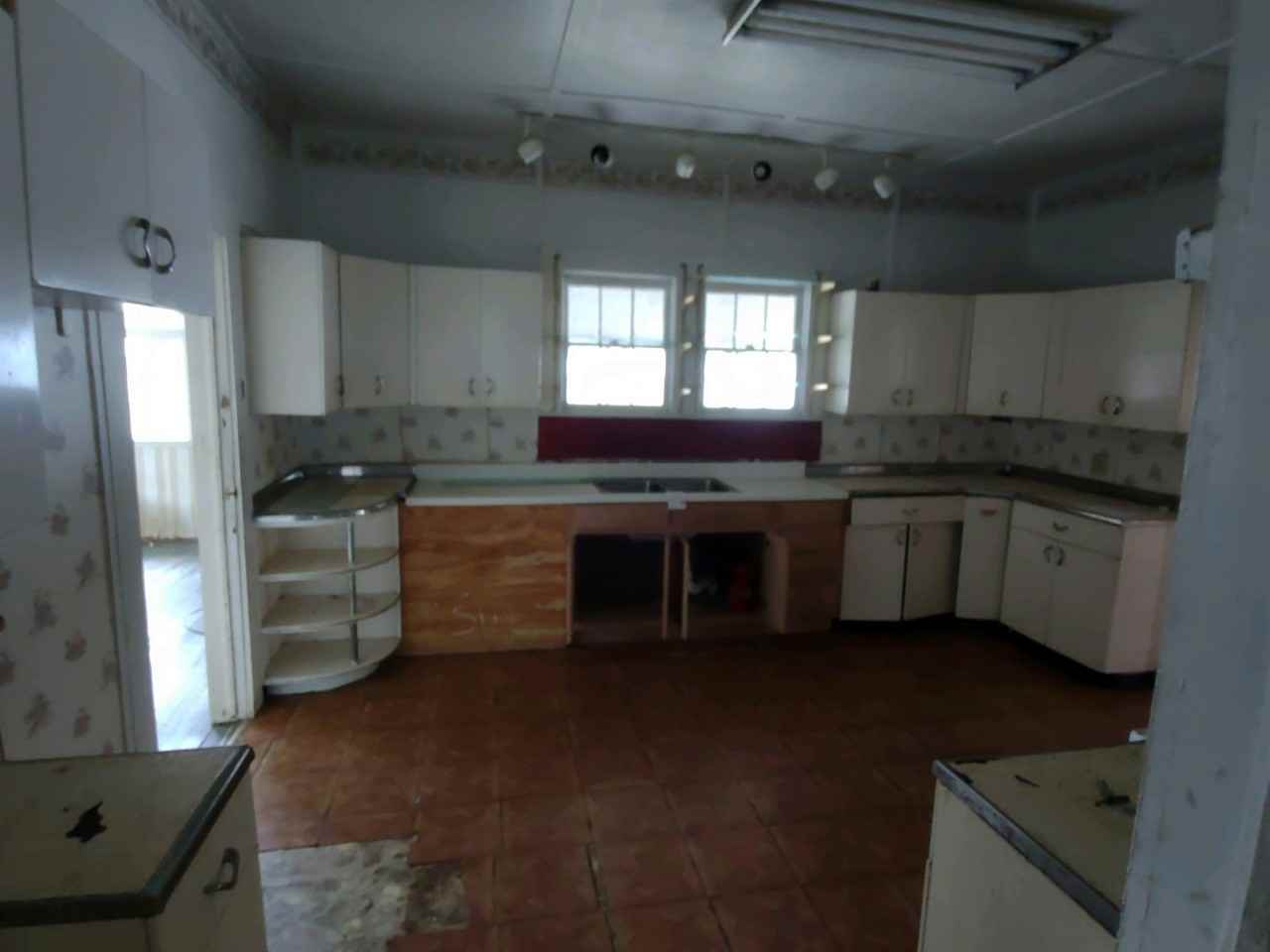 205 Tennessee Avenue - Photo 5 of 19