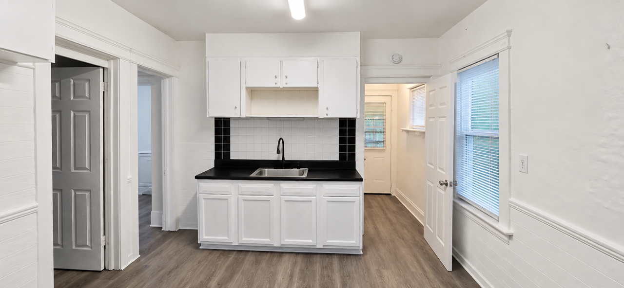 9522 Dunlap Avenue - Photo 3 of 6
