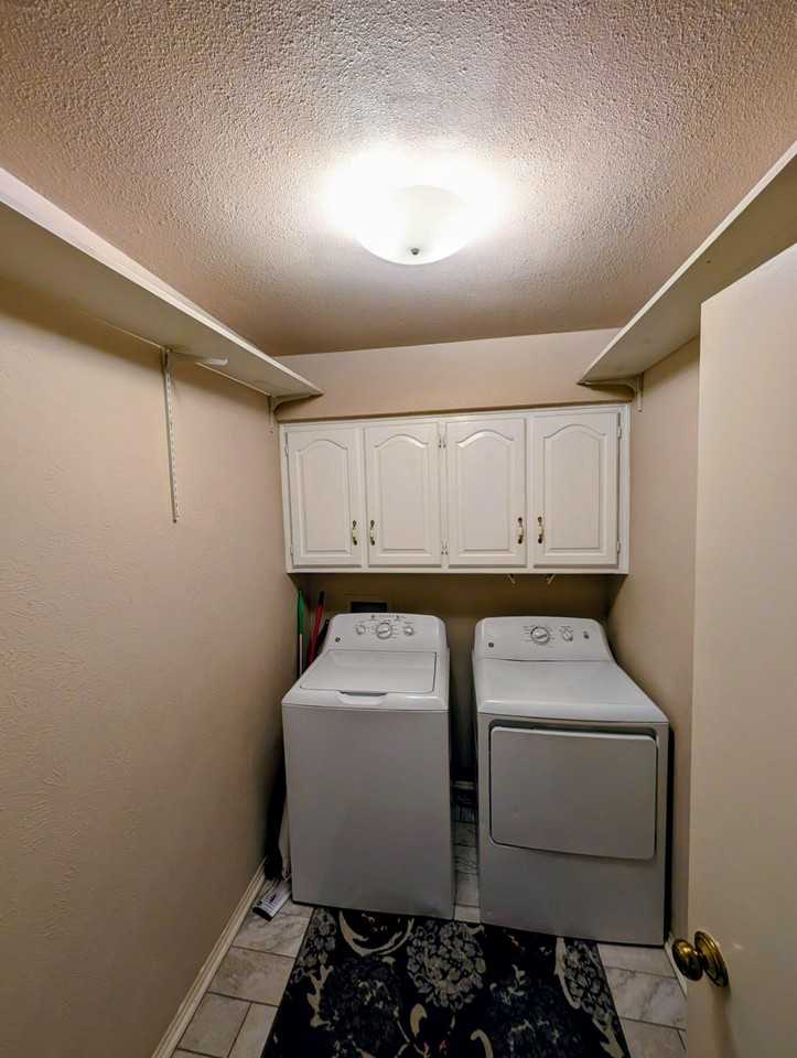 Oak Leaf Dr - Photo 5 of 6