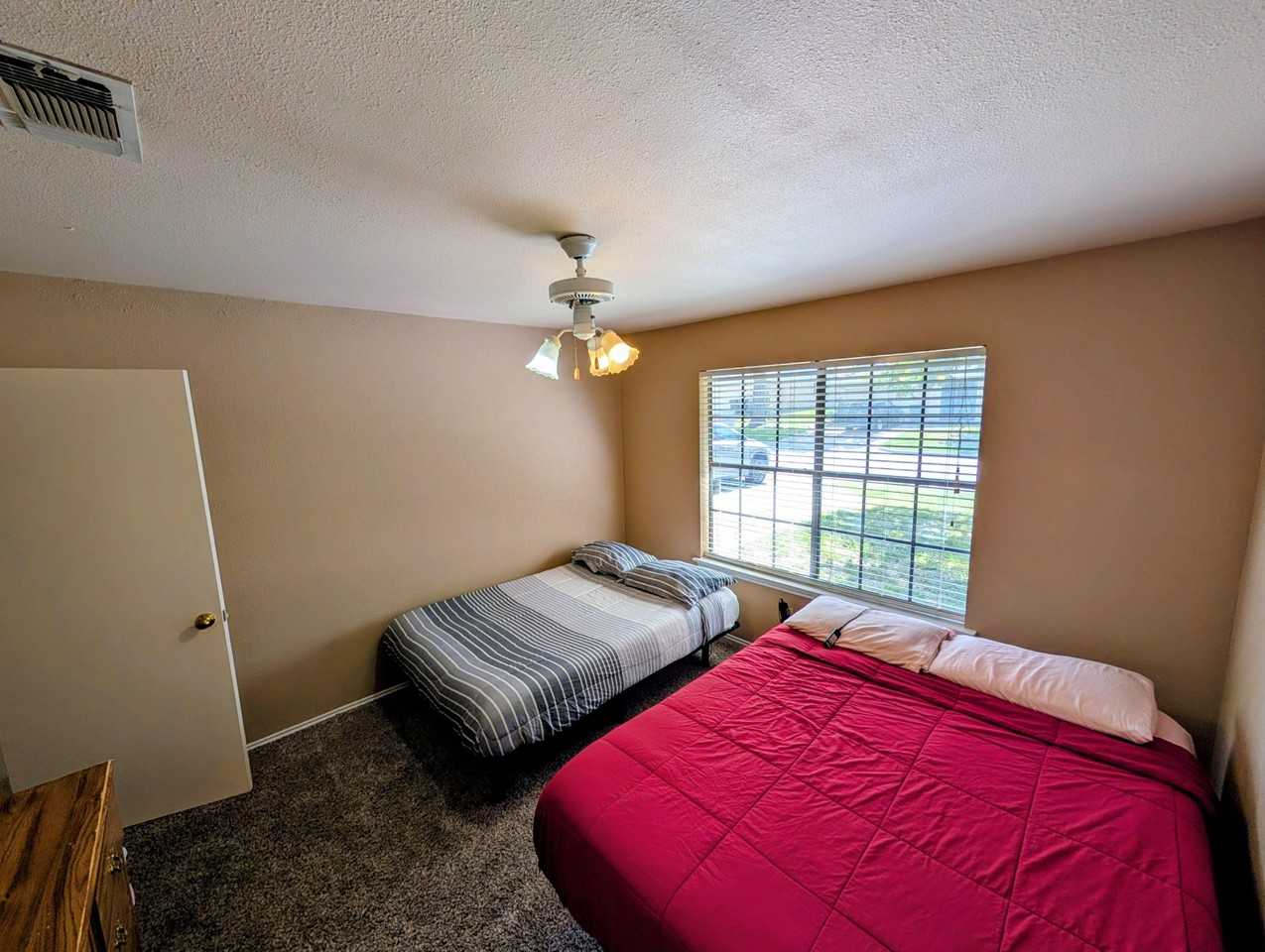 Oak Leaf Dr - Photo 6 of 6