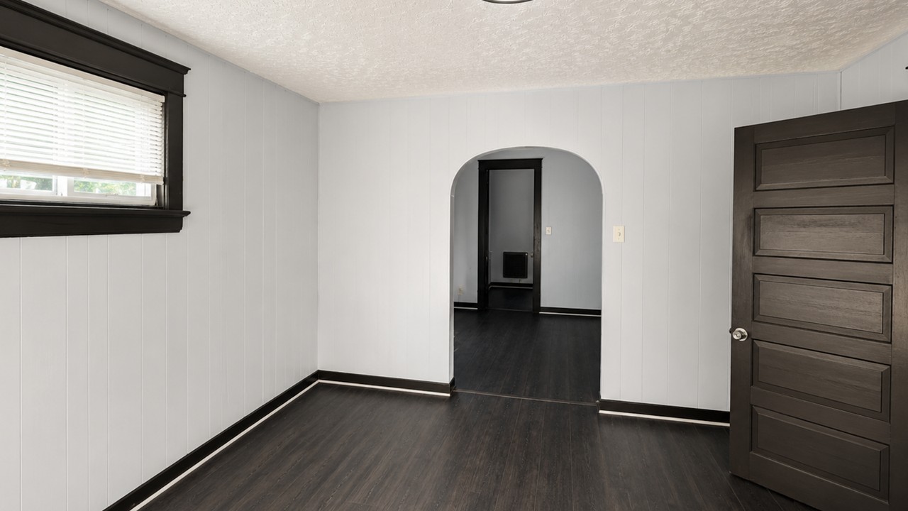 2912 East 102nd Street, Unit A - Photo 3 of 6