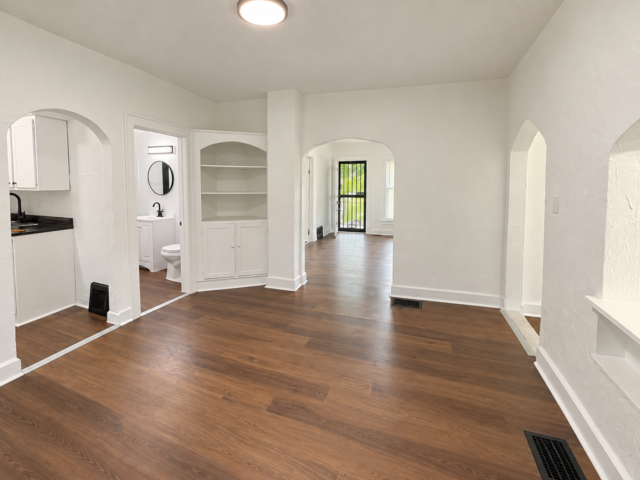 12512 Rexford Avenue - Photo 2 of 5