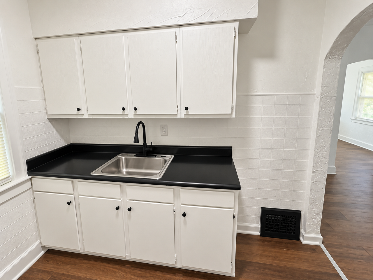 12512 Rexford Avenue - Photo 5 of 5