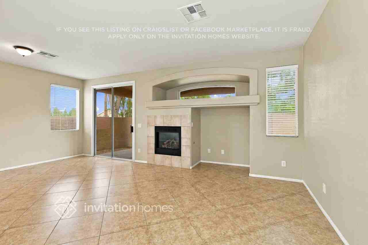 1016 Barberton Ct - Photo 4 of 17