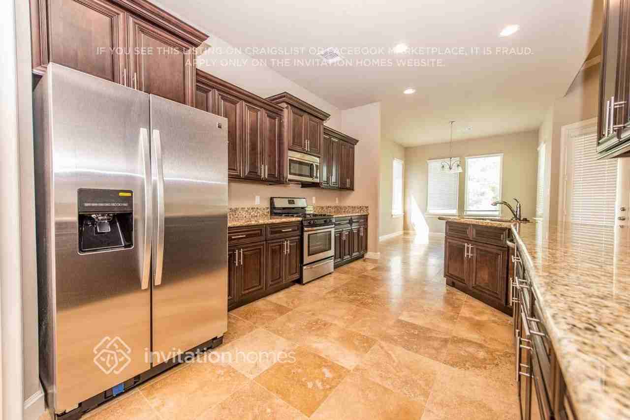 28 Wyndemere Dr - Photo 4 of 19