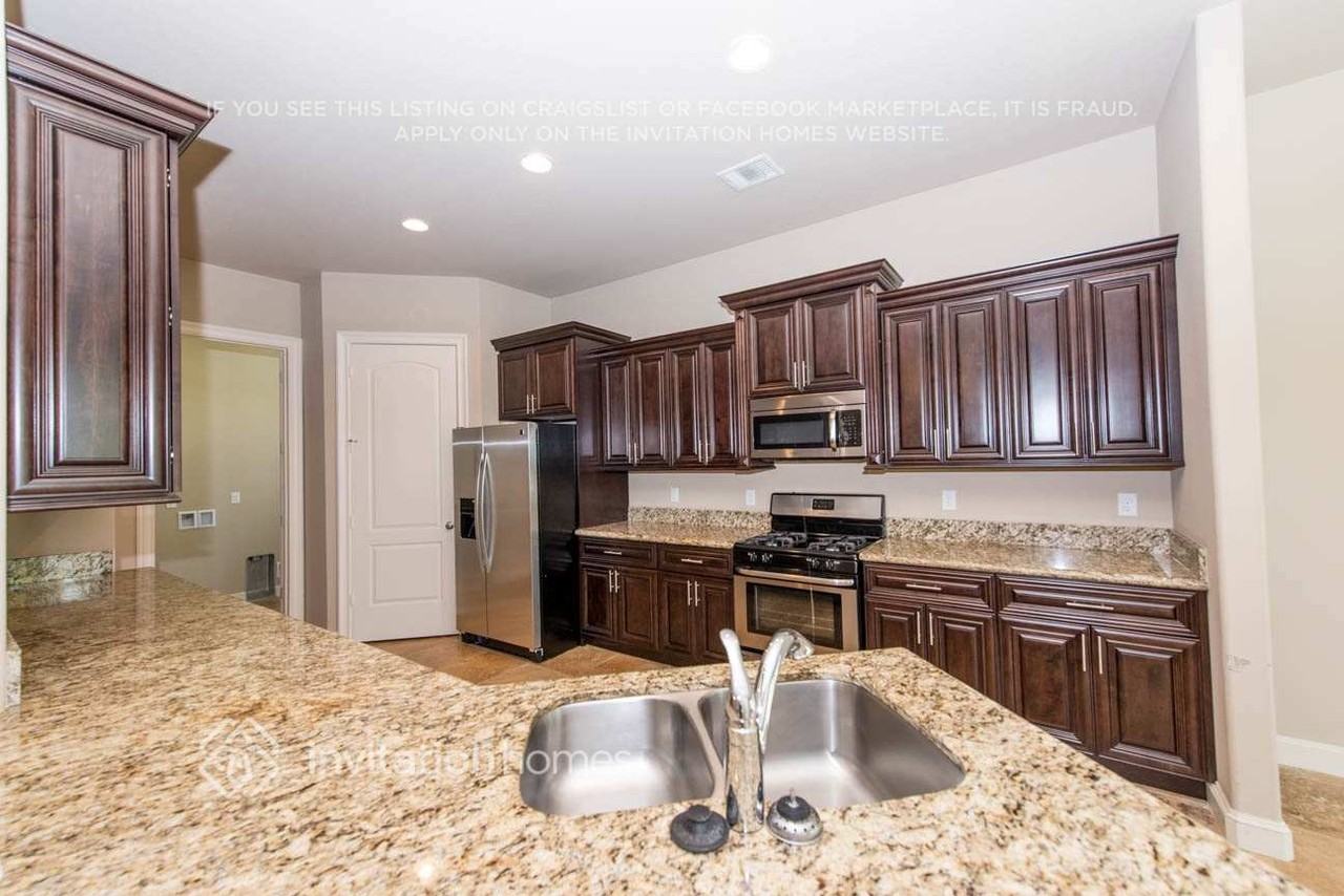 28 Wyndemere Dr - Photo 6 of 19