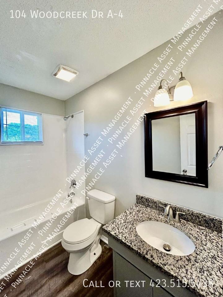 104 Woodcreek Dr - Photo 4 of 12