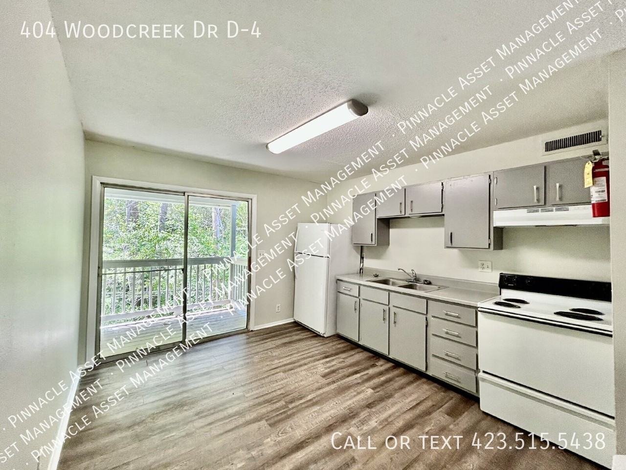 404 Woodcreek Dr - Photo 2 of 12