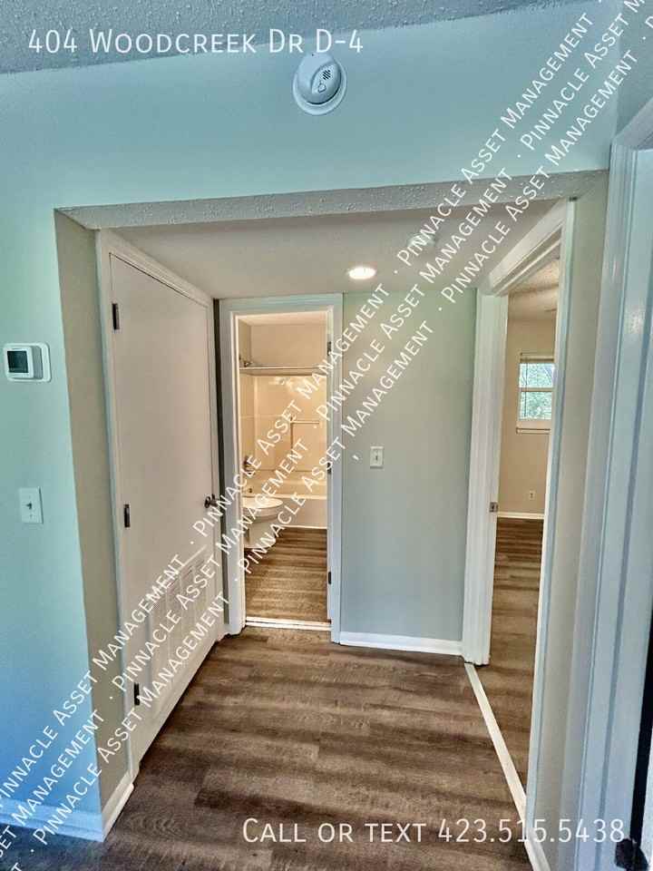 404 Woodcreek Dr - Photo 6 of 12