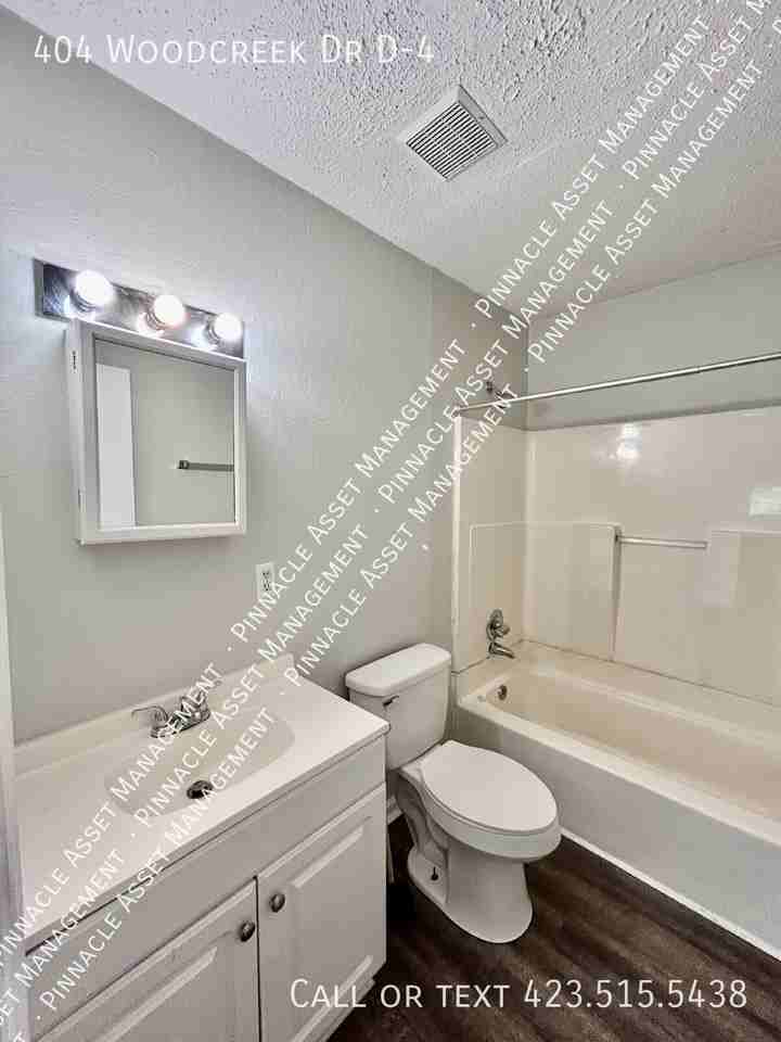 404 Woodcreek Dr - Photo 7 of 12