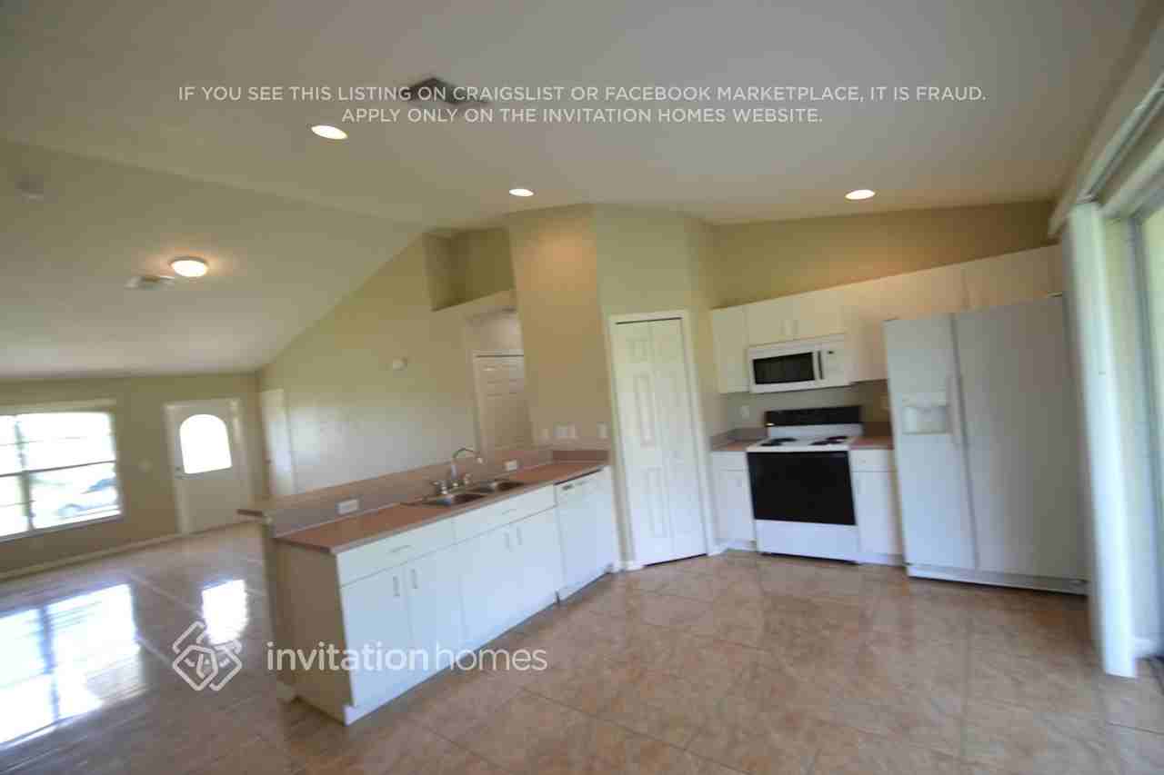 3503 Sw 12th Ave - Photo 3 of 9