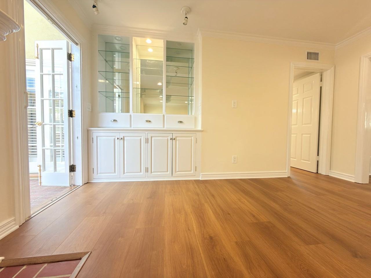 12552 Oxnard St #B - Photo 3 of 33
