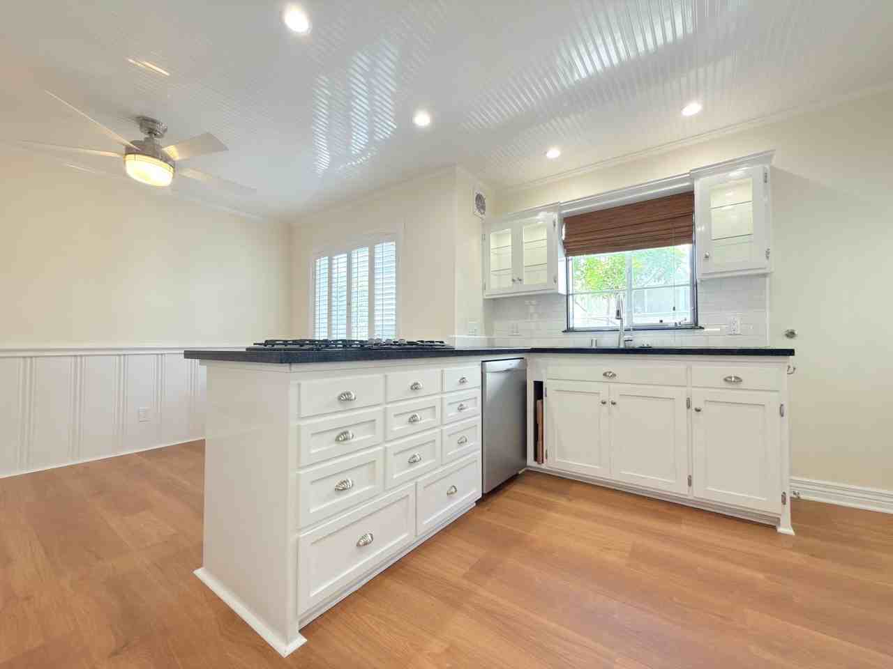 12552 Oxnard St #B - Photo 6 of 33