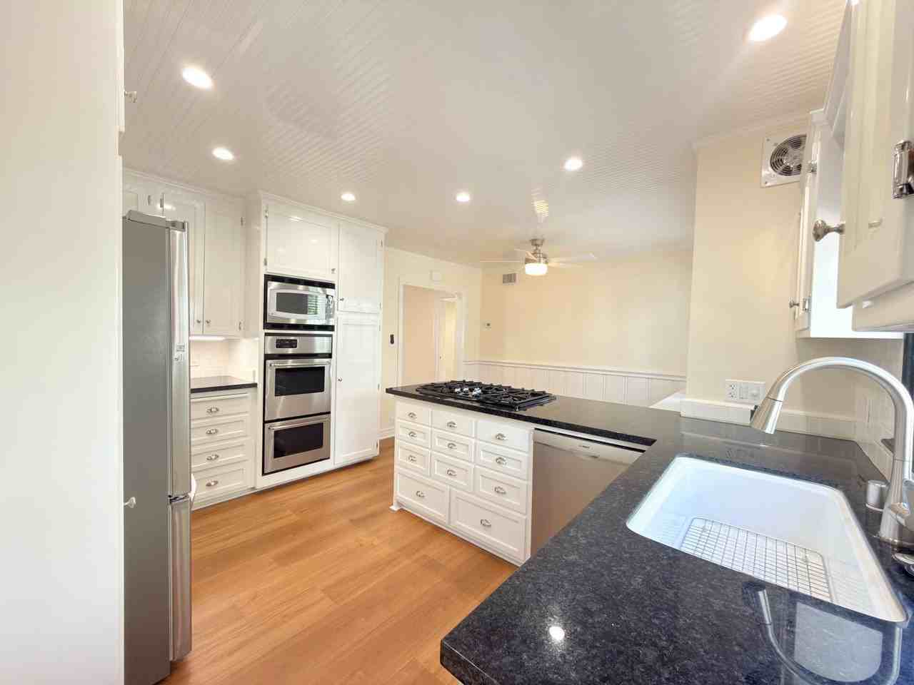 12552 Oxnard St #B - Photo 7 of 33