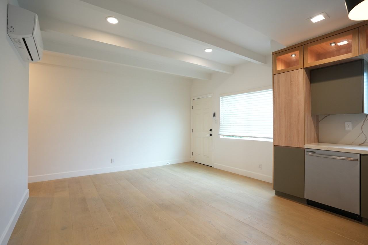 2135 N Lincoln St Apt B - Photo 7 of 14
