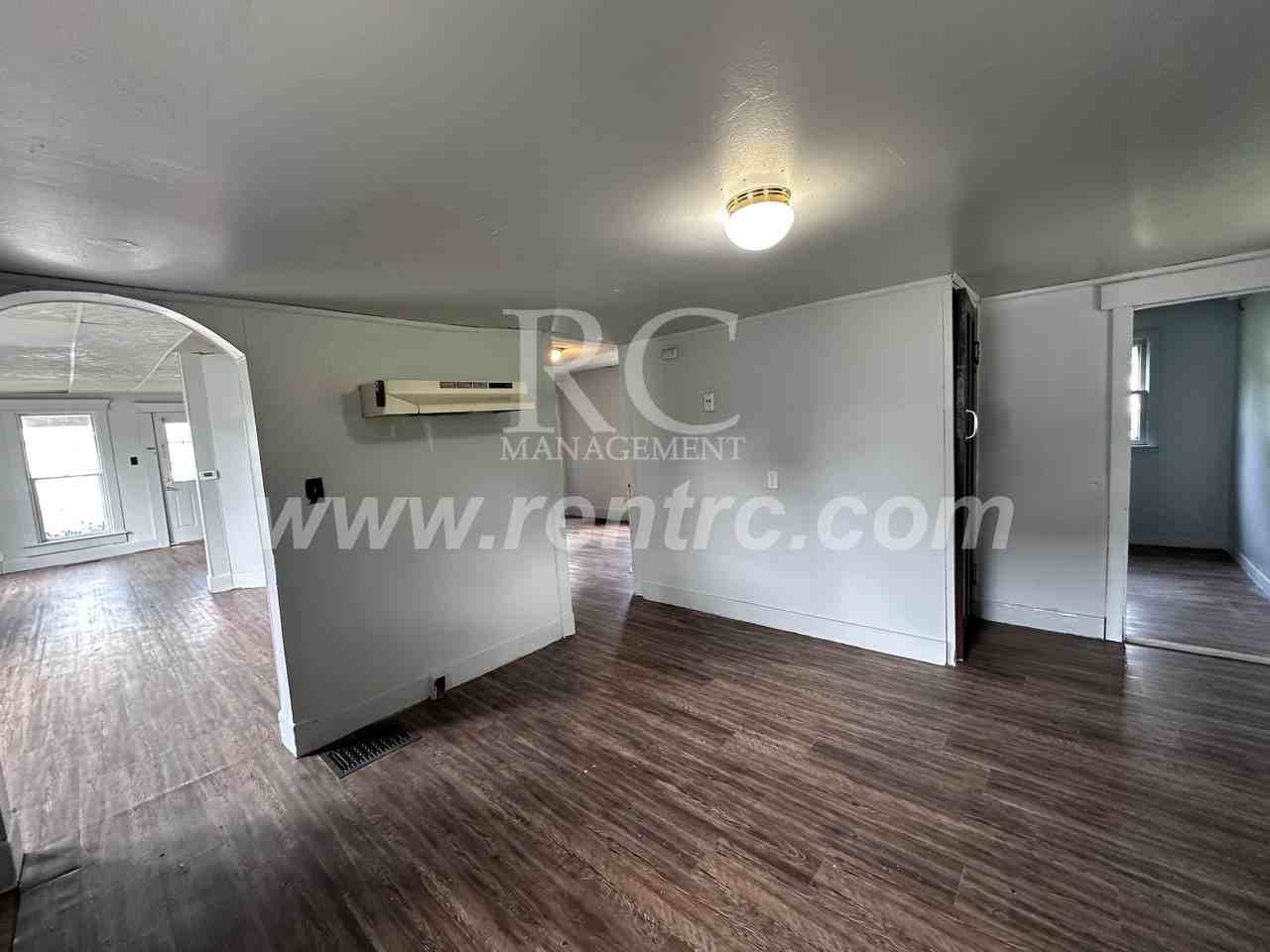 1226 Freeman St - Photo 3 of 17