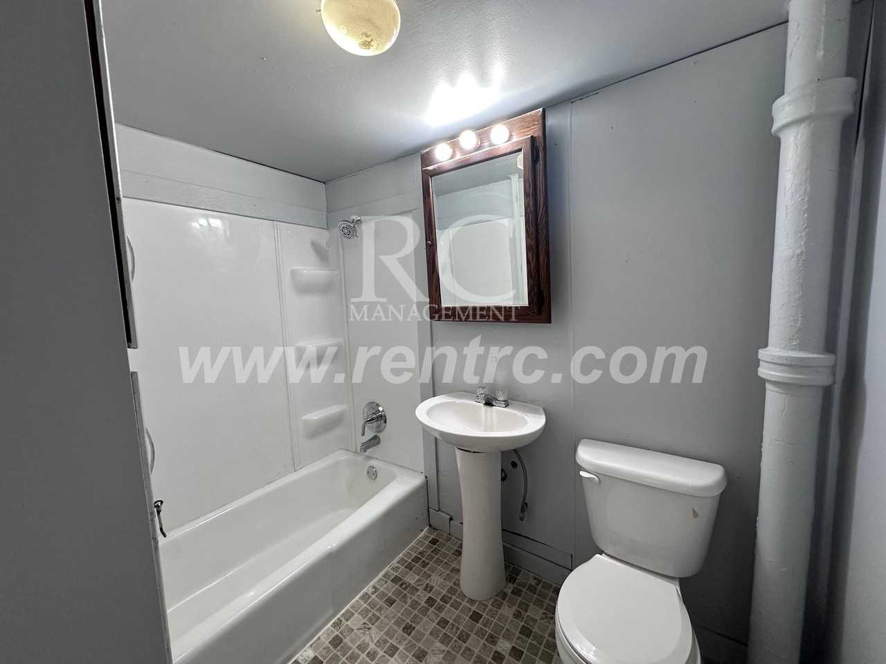 1226 Freeman St - Photo 4 of 17