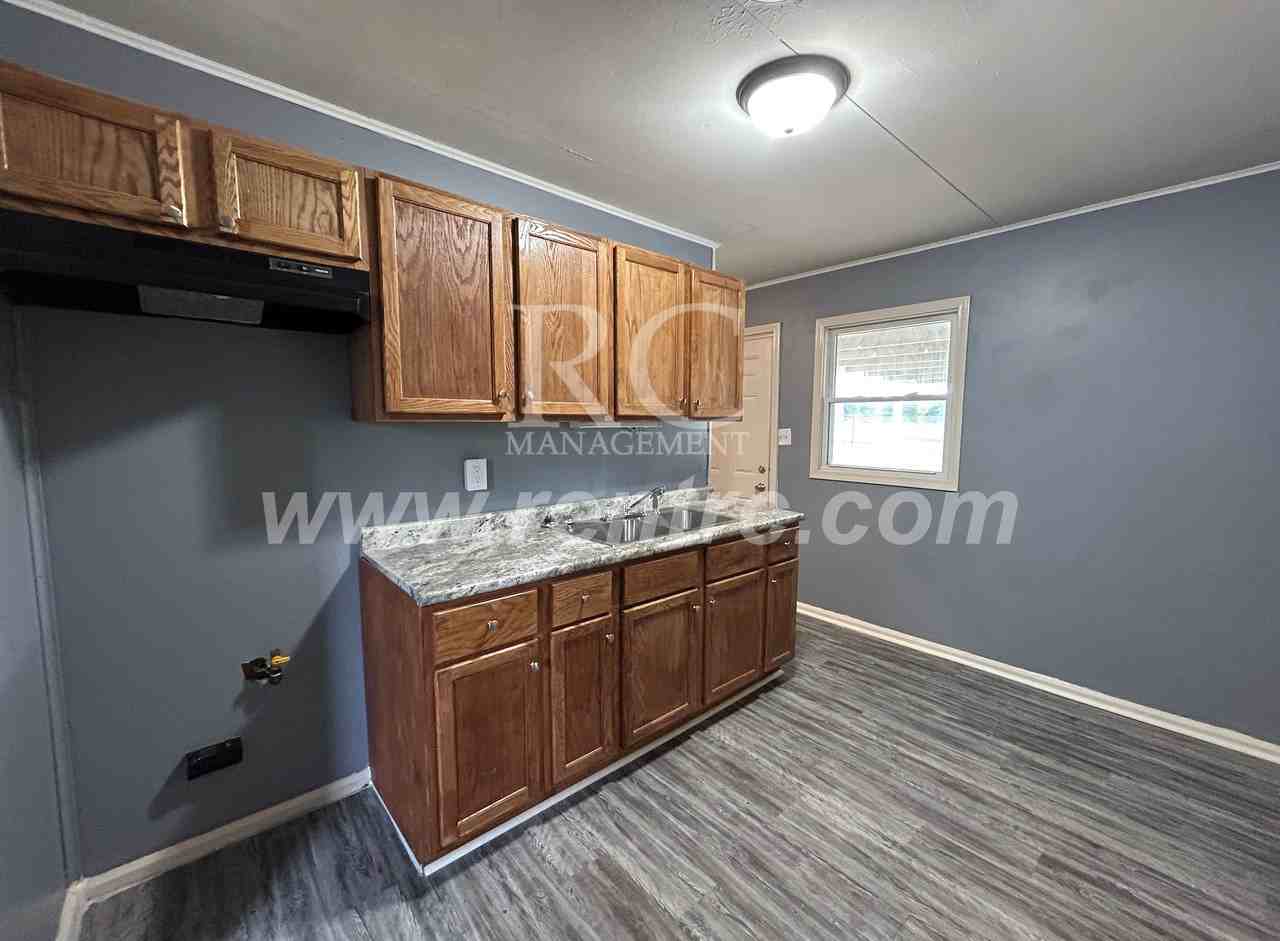 231 Lindenwood Dr - Photo 2 of 18