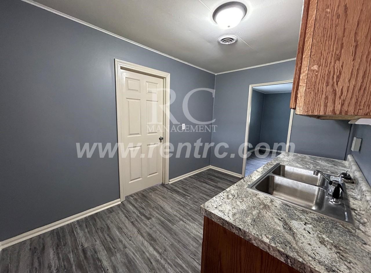 231 Lindenwood Dr - Photo 3 of 18