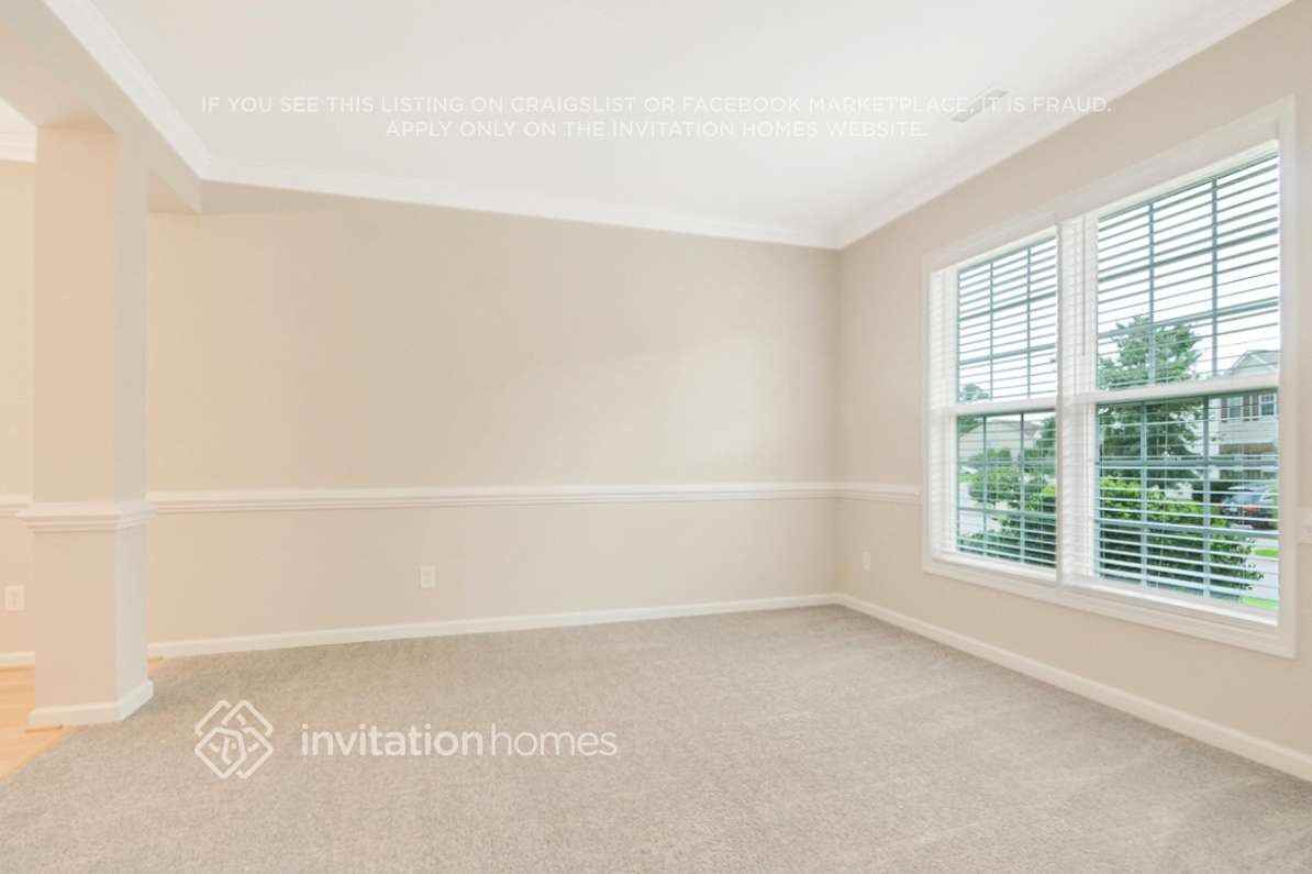 2349 Lazy River Dr - Photo 7 of 34