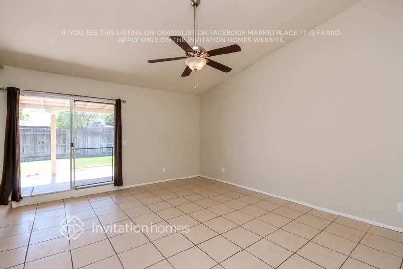 3943 W Windrose Dr - Photo 3 of 22