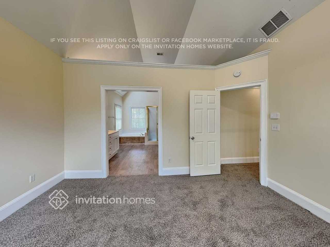 9650 Fox Hunt Cir N - Photo 4 of 11