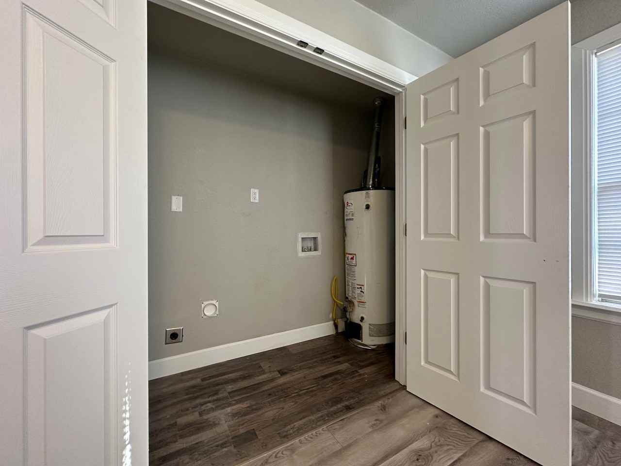 4221 Jenny Lind Rd - Photo 4 of 17