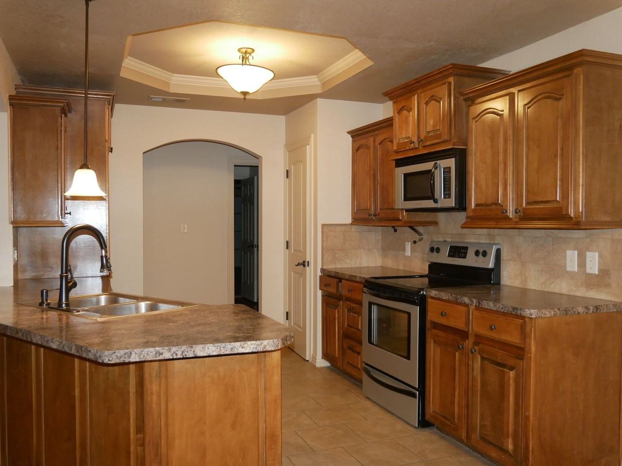 1216 Bur Pl - Photo 4 of 18