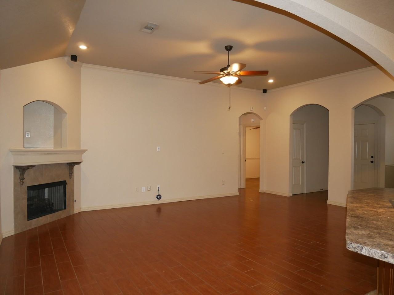 1216 Bur Pl - Photo 5 of 18
