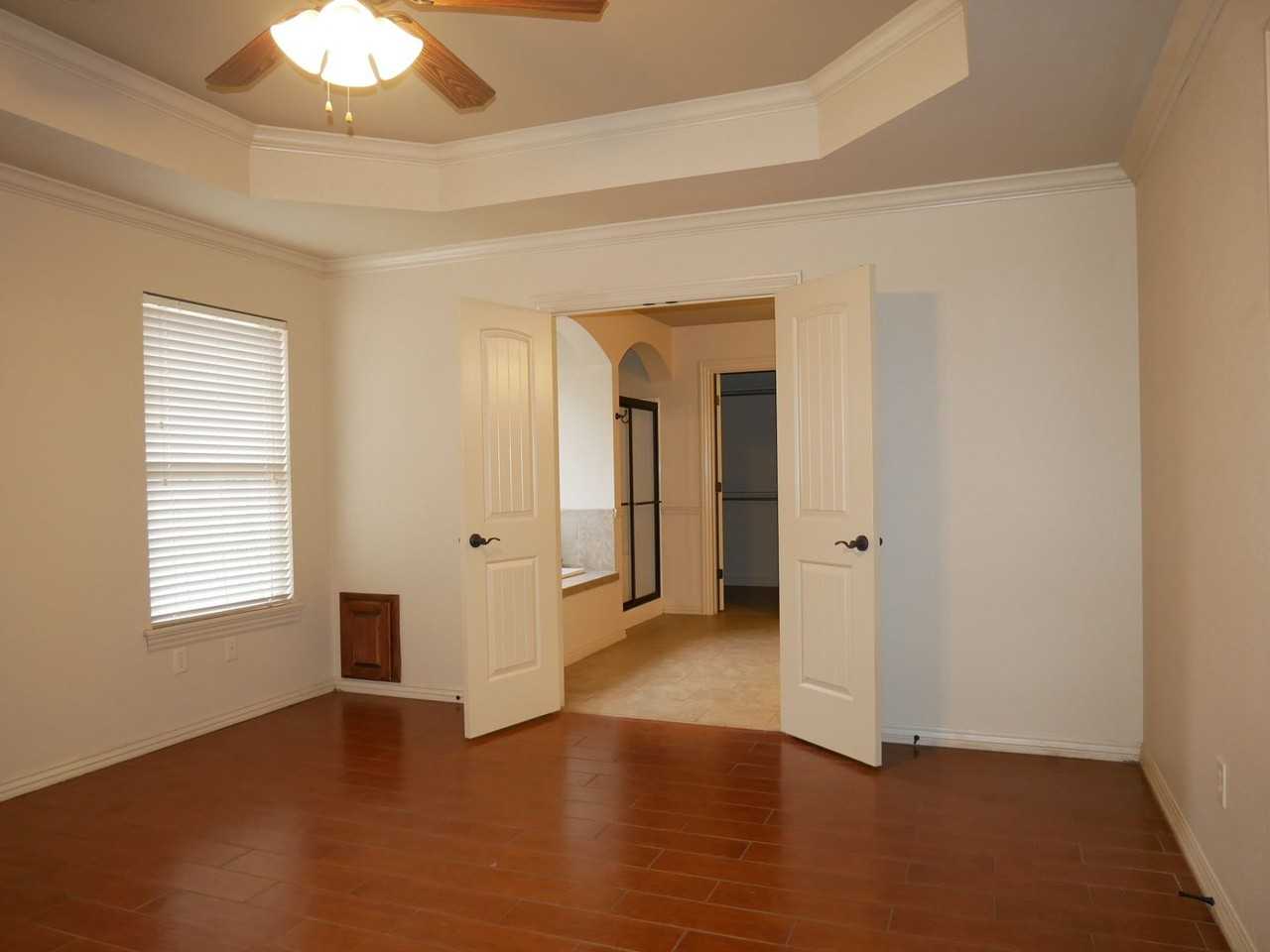 1216 Bur Pl - Photo 6 of 18