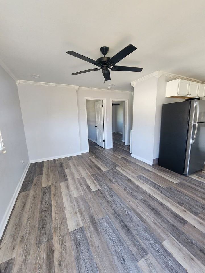 1506 Oakwood Ave Ne #1 - Photo 3 of 15