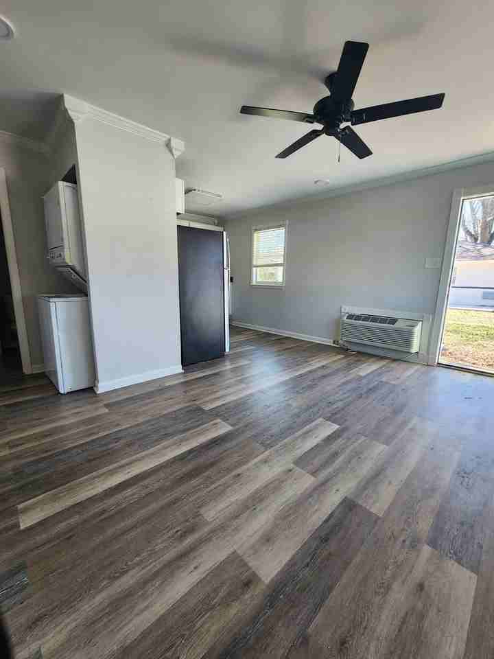 1506 Oakwood Ave Ne #1 - Photo 4 of 15